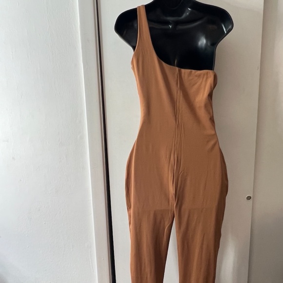 SKIMS JUMPSUIT - Picture 8 of 9